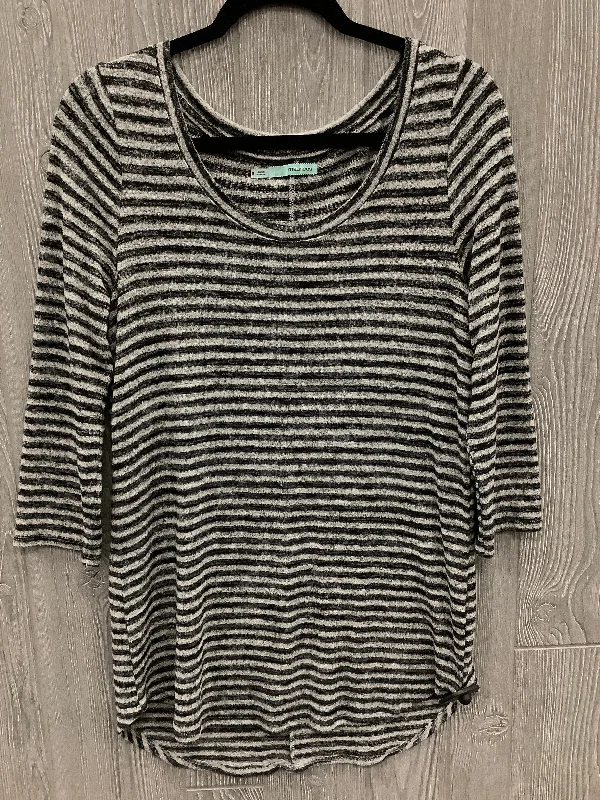 Top 3/4 Sleeve By Maurices In Striped Pattern, Size: S