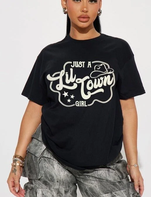 Just a lil town girl GRAPHIC FRONT OVERSIZE T-shirt