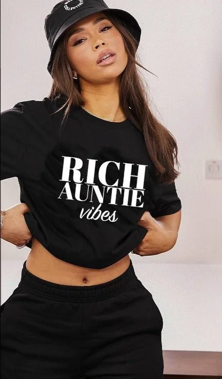 RICH AUNTIE VIBES GRAPHIC WOMEN TEE